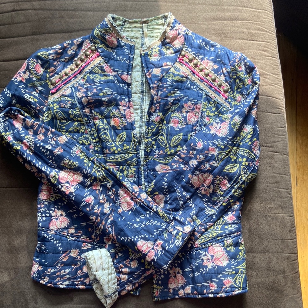 Free People floral, light weight quilted jacket 😍